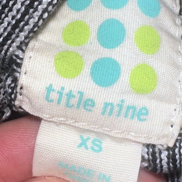 Title Nine Women’s Black & White Striped Synergy Turtleneck Layering XS runs big - Picture 3 of 4